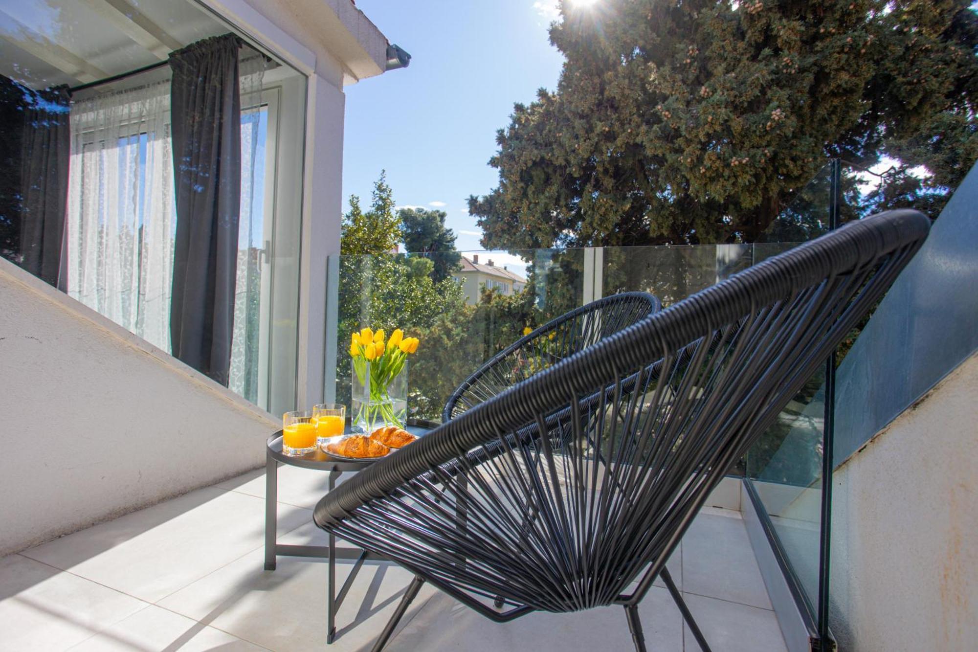 Luxattic Apartment Split Exterior photo