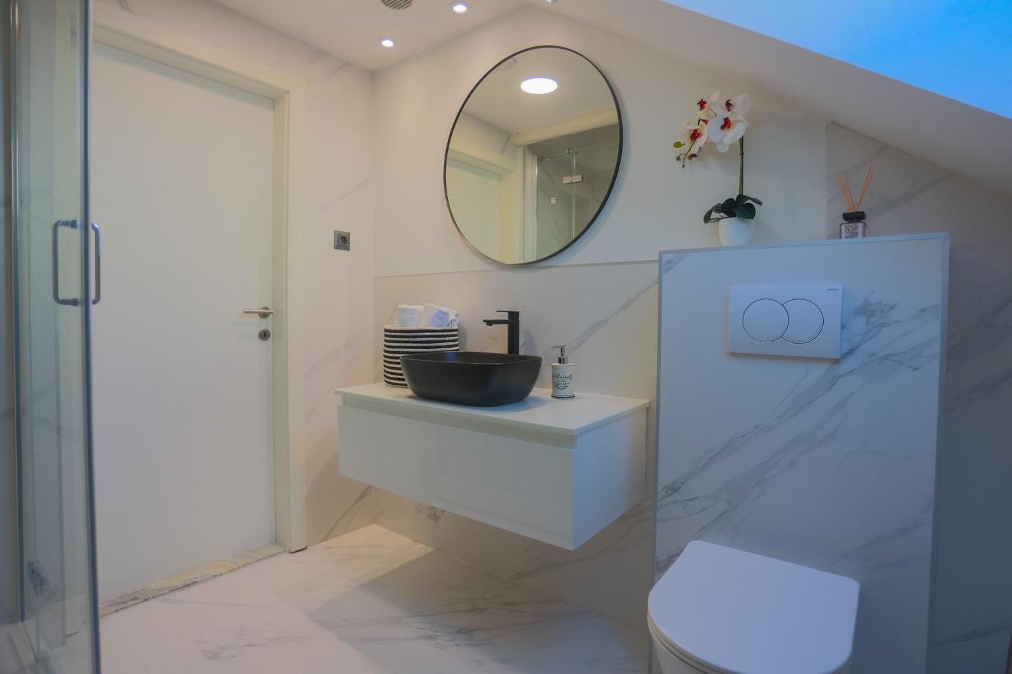 Luxattic Apartment Split Exterior photo